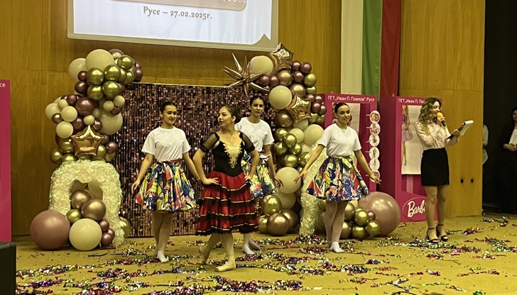 Ученици и преподаватели празнуваха с отличия и впечатляваща програма