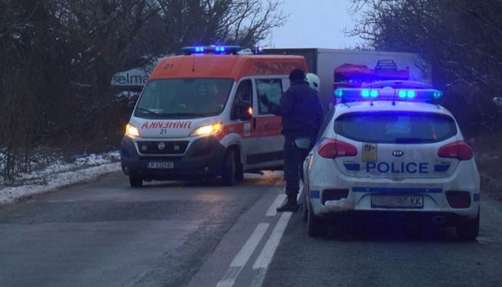 Шофьорката на лек автомобил е навлязла в насрещното движение