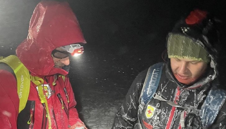 Витоша се превърна в ледена пързалка