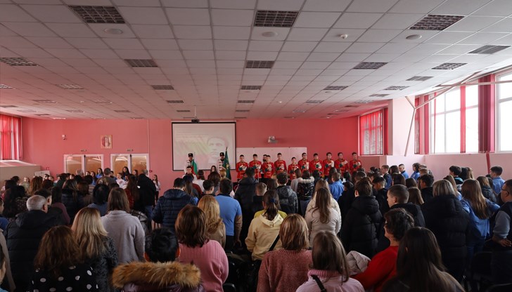 Историята и съвремието се преплетоха в емоционално тържество