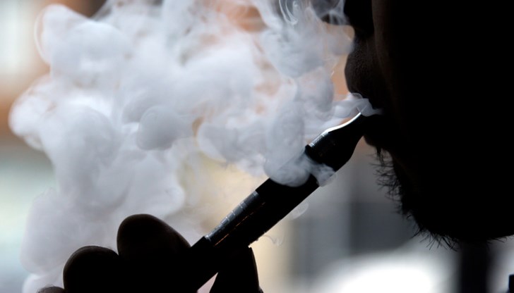 Парламентът гласува нови рестрикции за продажбата на вейпове