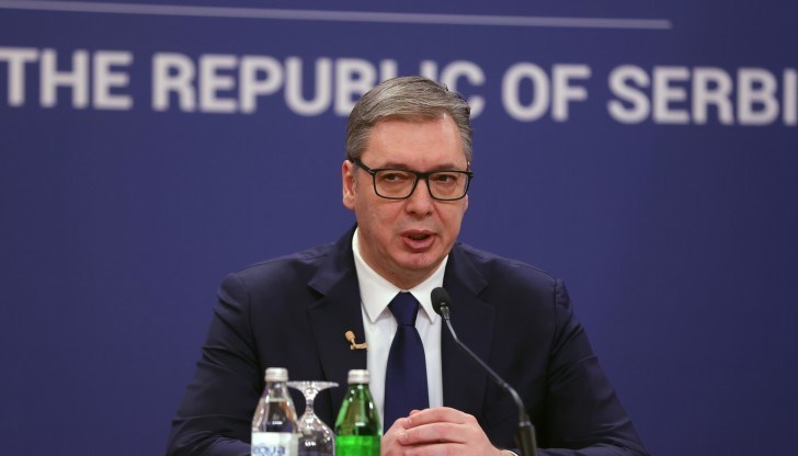 От колата на сръбския президент е паднало колело по време на път От колата на сръбския президент е паднало колело по време на път