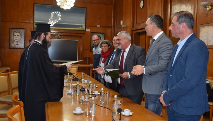 Църквата подкрепя развитието на високотехнологични производства