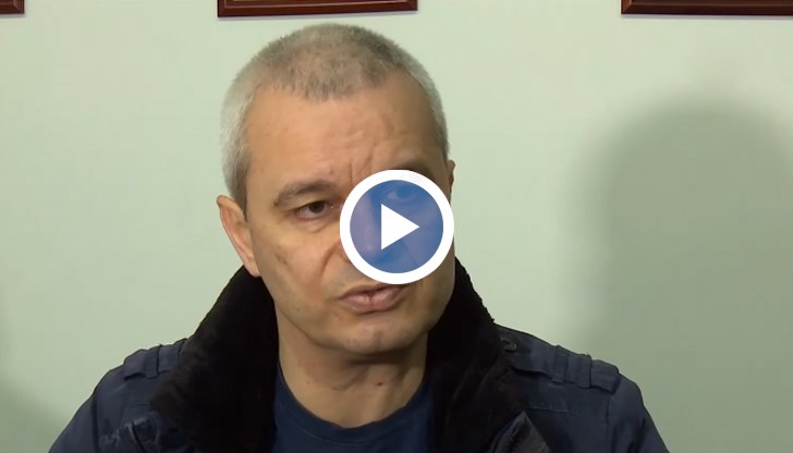 През нощта полицаи са съблекли голи петимата арестувани, заяви лидерът на "Възраждане"