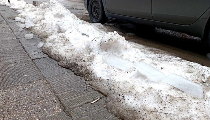 Младата жена е с контузия на главата, но без сериозни травми Младата жена е с контузия на главата, но без сериозни травми