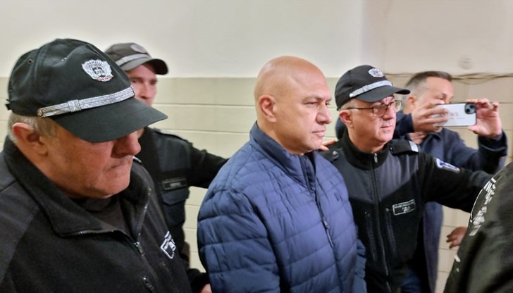 55-годишният Янко Тодоров от Димитровград е обвинен, че е произвел изстрел в автомобил край Свиленград