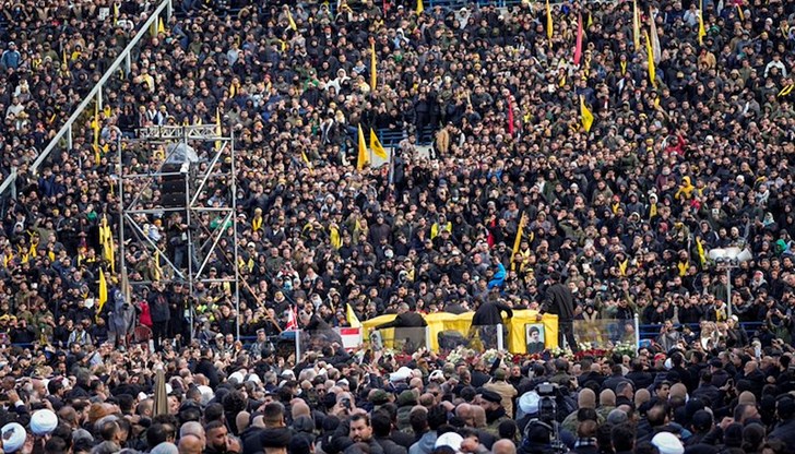 Над 50 000 души се стекоха на погребението на лидера на шиитската групировка