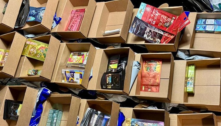 Задържани са трима български граждани