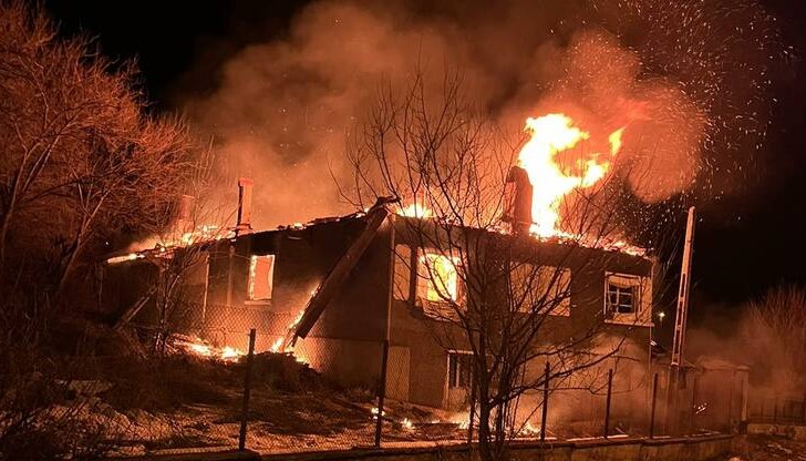 Пожар отне живота на възрастен мъж в село Царевец