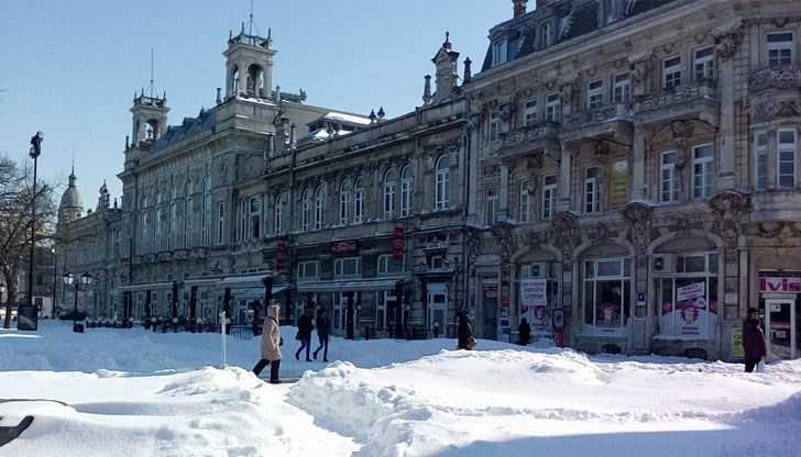 Слънцето ще пробива облаците, но студът остава