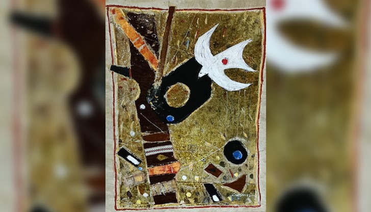 Експозицията включва около 25 картини