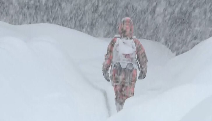 Хаос по пътищата и отменени полети в Северна Япония Хаос по пътищата и отменени полети в Северна Япония