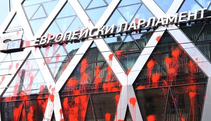 Правителството осъди вандалските прояви срещу евроинституциите в София Правителството осъди вандалските прояви срещу евроинституциите в София