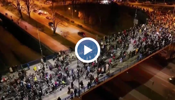 Новак Джокович застана зад протестиращите младежи