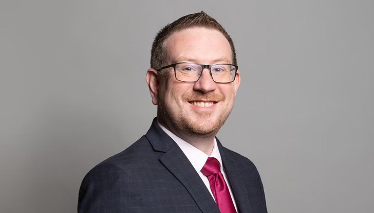 Андрю Гуин е отстранен и от Лейбъристката партия след расистки и сексистки коментари