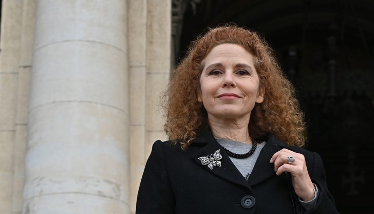 Странното е, че дори след първия случай прокуратурата не се самосезира, че не започна общодържавно издирване, че липсва неин портрет Странното е, че дори след първия случай прокуратурата не се самосезира, че не започна общодържавно издирване, че липсва неин портрет