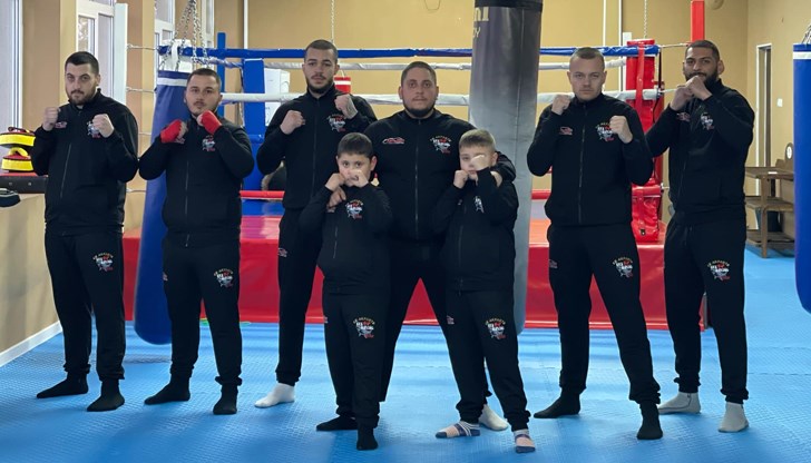 Кристофър Марчев създава спортен клуб "Акулите"