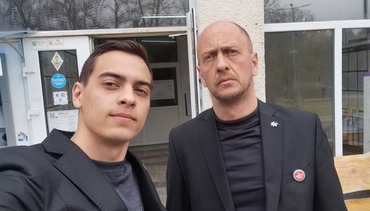 Депутат от "Възраждане" твърди, че наследникът му е репресиран от полицията, събличан гол и оставен на студа без дрехи