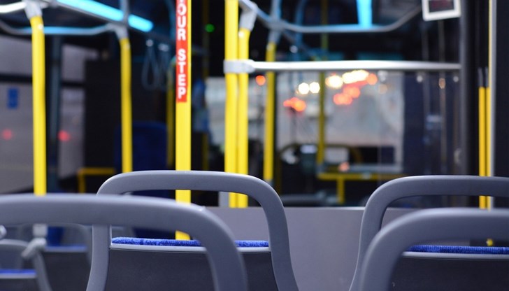 Зачестяват оплакванията на русенци, които остават блокирани на спирките в студеното време