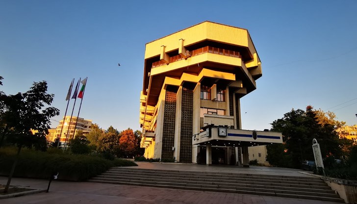 Кандидатите трябва да имат висше образование и минимум 3 години опит Кандидатите трябва да имат висше образование и минимум 3 години опит