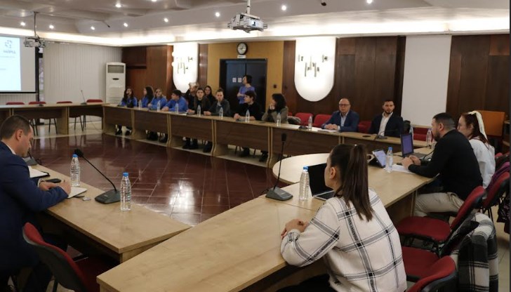 Целта на срещата е младите хора да осъзнаят, че е важно да участват в обществено-политическия живот