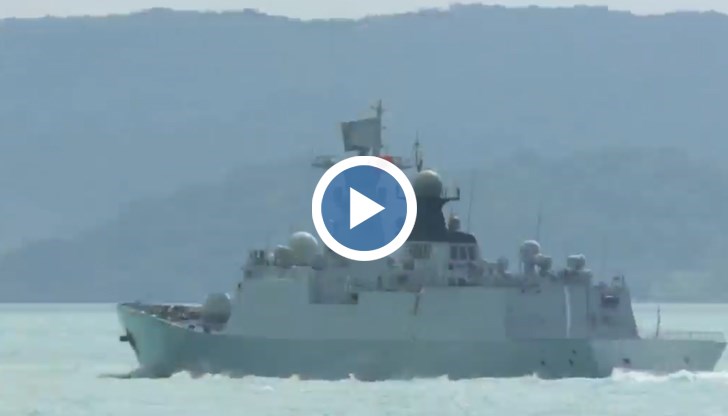 Пекин демонстрира военна мощ край Сидни