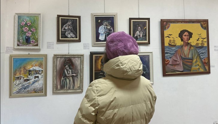 В галерията на улица „Борисова“ бяха подредени 150 произведения