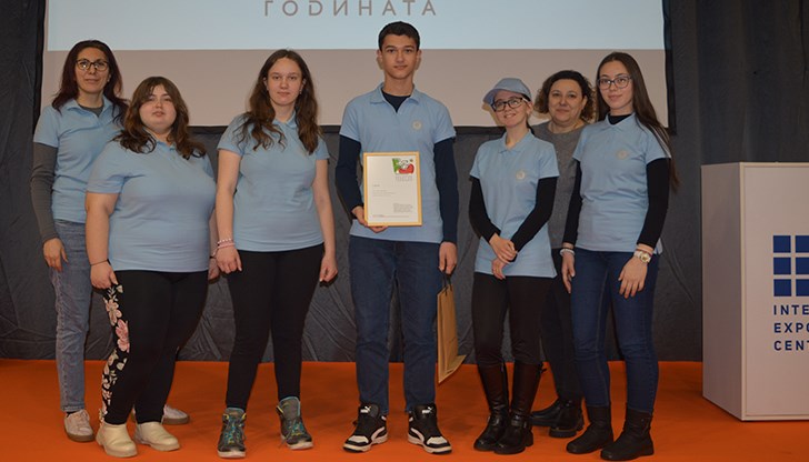 Даниел Ангелов от ПГДВА "Йосиф Вондрак" спечели второ място с проект за закачалка