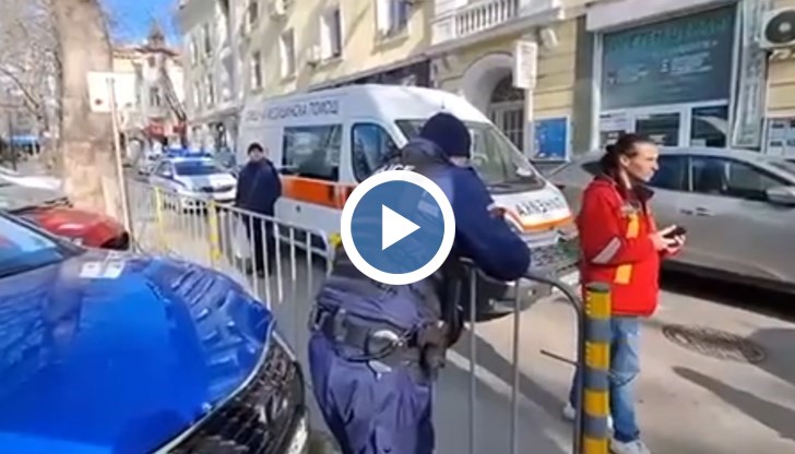 Антитерористи проверяват багаж заради бомбена заплаха