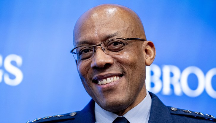 Безпрецедентни размествания в Пентагона Безпрецедентни размествания в Пентагона