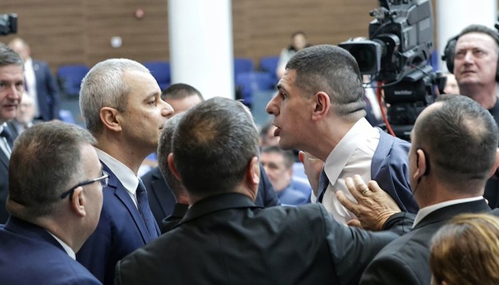 Напрежението в НС ескалира Напрежението в НС ескалира