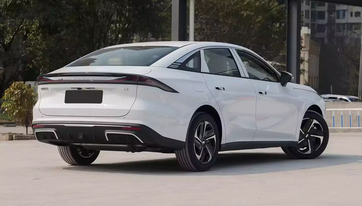 Новият Geely Galaxy L6 предлага пробег от 2000 километра с едно зареждане