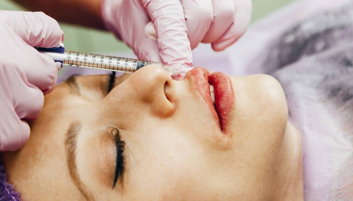 Две жени потърсиха спешна помощ след процедурата Две жени потърсиха спешна помощ след процедурата