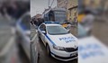 Неправилно паркирана патрулка блокира трамвайна линия в София