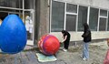 Деца вдъхнаха нов живот на емблематичните Великденски яйца в Русе