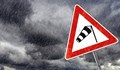 Студен атмосферен фронт носи валежи и гръмотевици в България