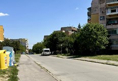 Апартаментът се намира в блок 210 в жилищен комплекс Чародейка Кметът