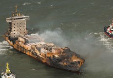 Все още не са ясни причините за сблъсъка между контейнеровоз