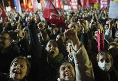 Стотици хиляди демонстранти се събраха на седмия протестен митинг въпреки