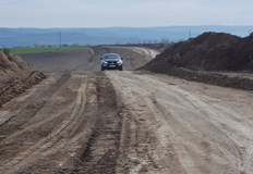 Изумителната цена на строителството е в участъка между Бяла и