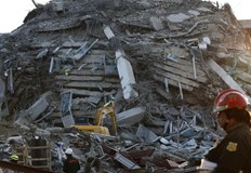 Мощен трус с магнитуд 7 7 и вторичен с 6 7 причиниха