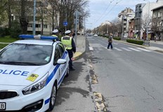 Плик с канабис е иззет при обиск на лек автомобилМладеж