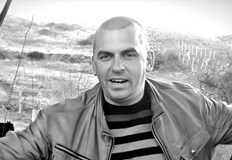 Шофьорът на линейка почина след дългите часове на борба за