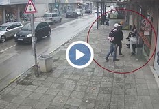 Полицията издирва двама мъже заснети от охранителни камериДвама мъже извършиха