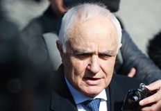 Работниците ще получат заплатите си но се очаква преструктуриране на