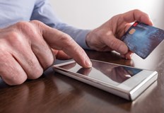 Осем пъти за три месеца пловдивчанин превеждал пари на измамник