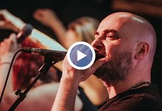 Единият от вокалистите на бандата загуби живота сиЕдин от най популярните