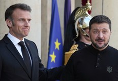 Париж подкрепя мирната инициатива на Киев за временно примириеФренският президент