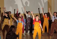 Авторският мюзикъл на Сдружение Арсов Саунд събра публика въпреки проливния