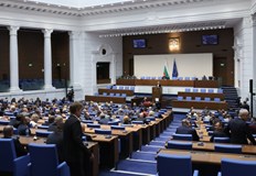 Депутатите отвориха държавни магазини и натовариха държавата с 19 милиарда